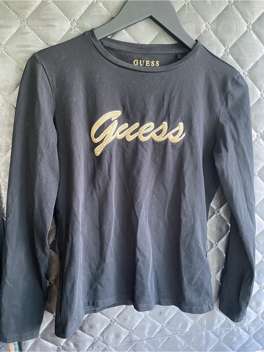 GUESS Black Long-Sleeve Rhinestone Logo Tee – Size m